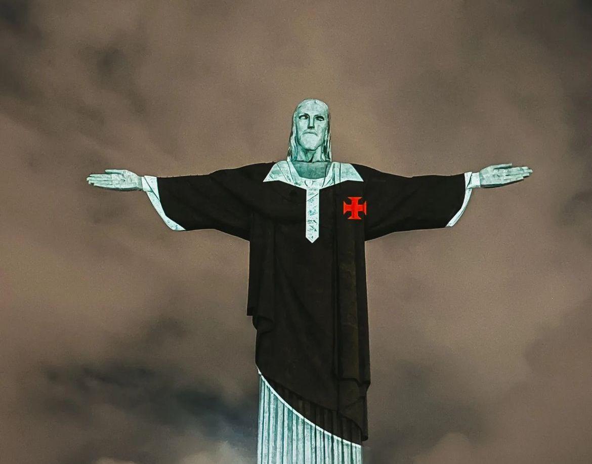 Vasco projeta camisa no Cristo Redentor pelos 100 anos da Resposta Histórica
