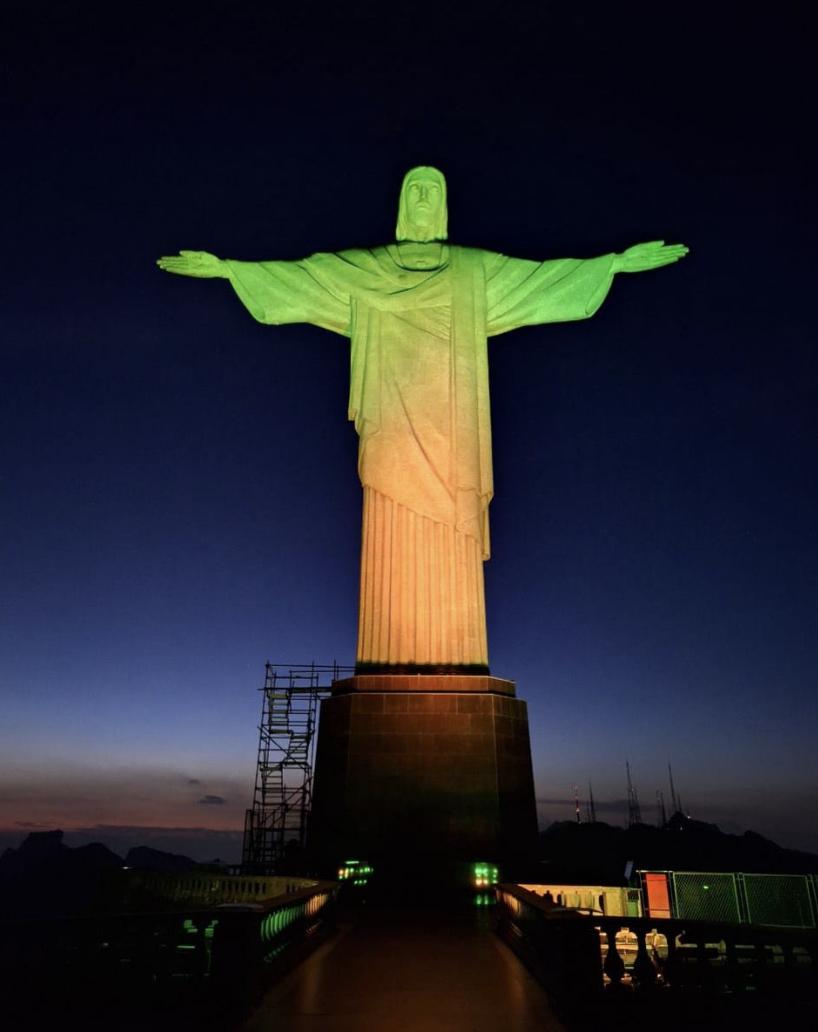 Cristo Redentor iluminado em verde e amarelo pelo Brasileirão Série A