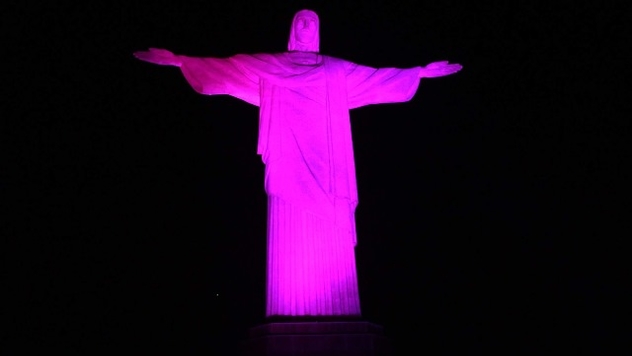 Cristo Redentor recebe iluminação especial para celebrar o I Congresso de Cuidados Paliativos do Rio de Janeiro
