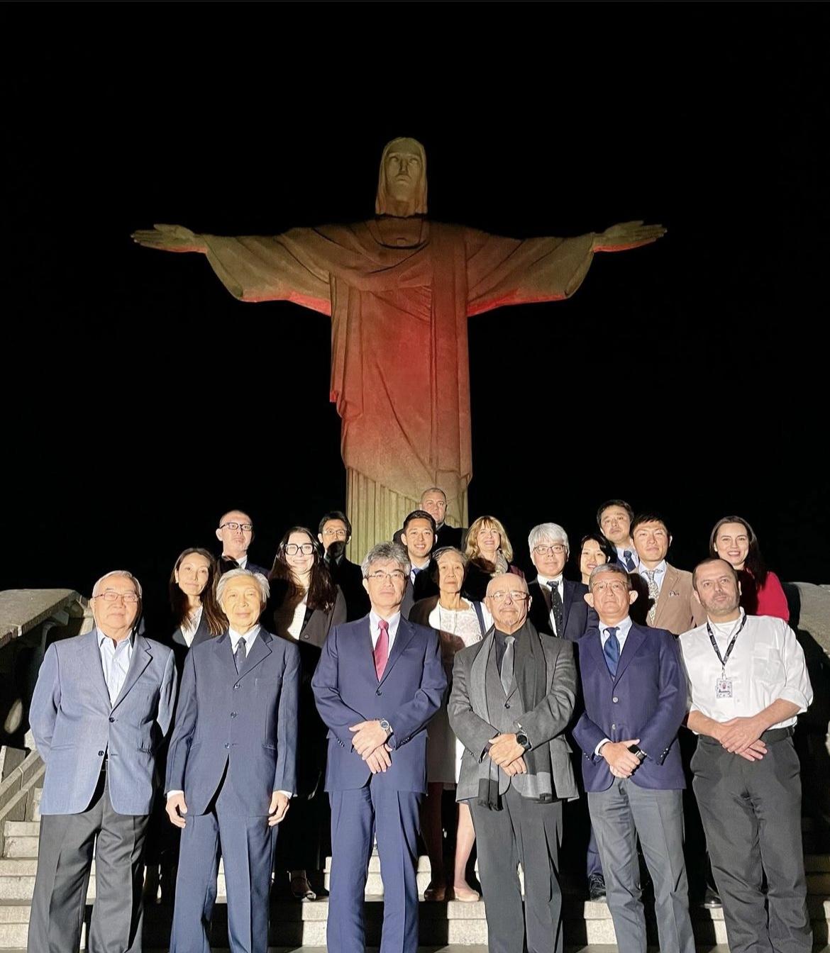 Cristo Redentor recebe iluminação especial pelos 116 anos da Imigração Japonesa no Brasil