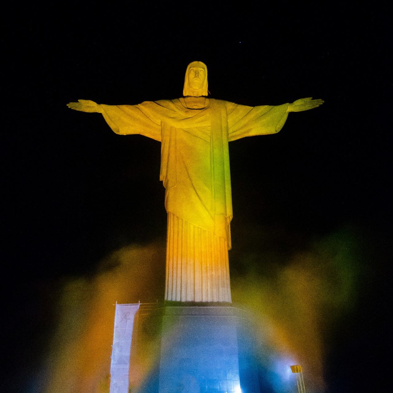 Detran-RJ celebra Maio Amarelo aos pés do Cristo Redentor