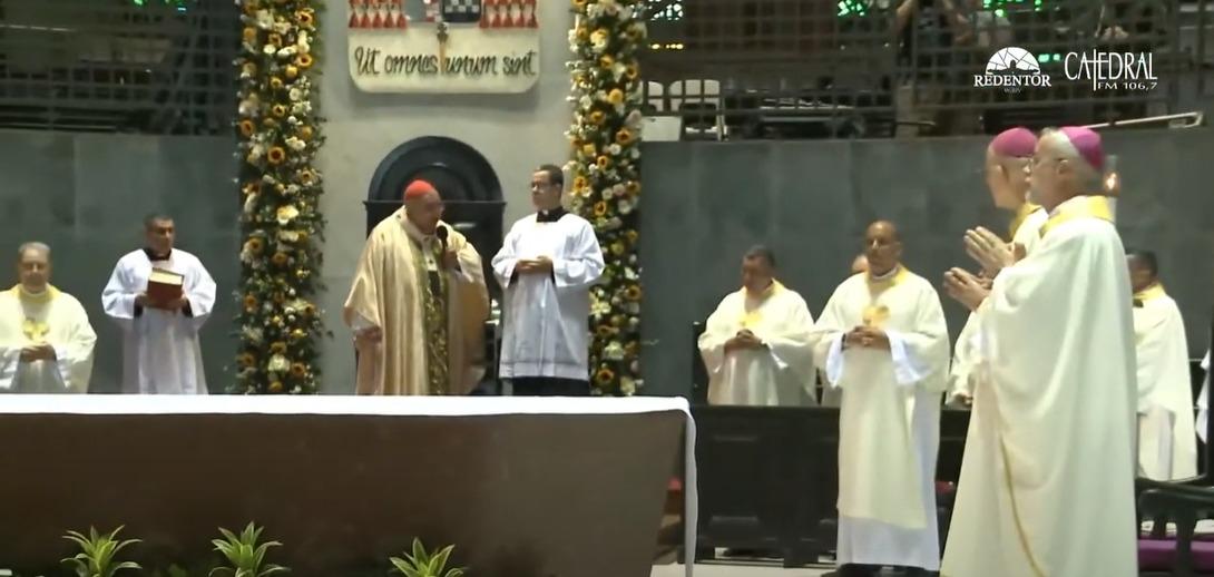 Missa na Catedral do Rio homenageia o Papa Francisco após seu falecimento