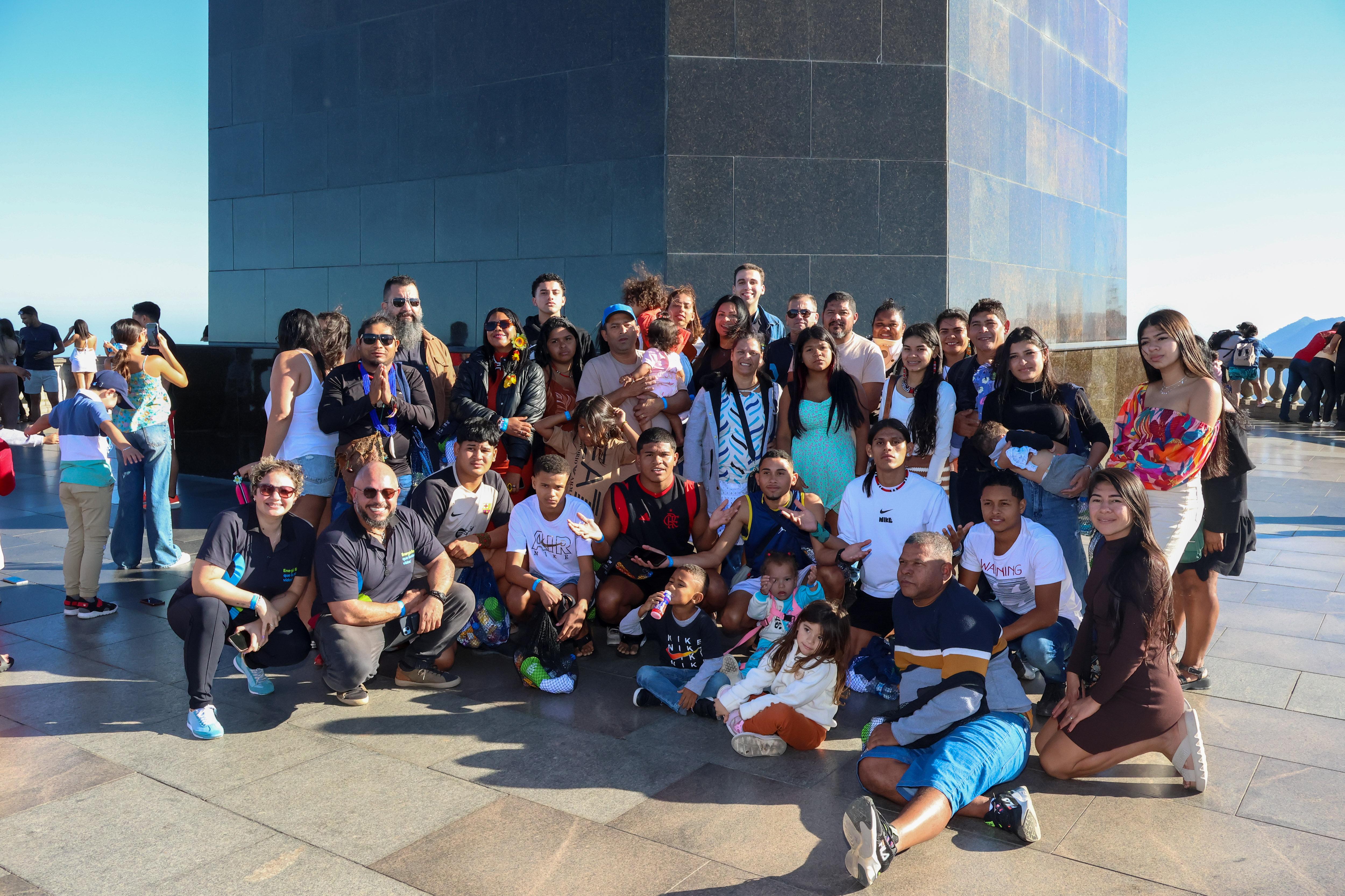 Grupo indígena Pataxó visita o Cristo Redentor