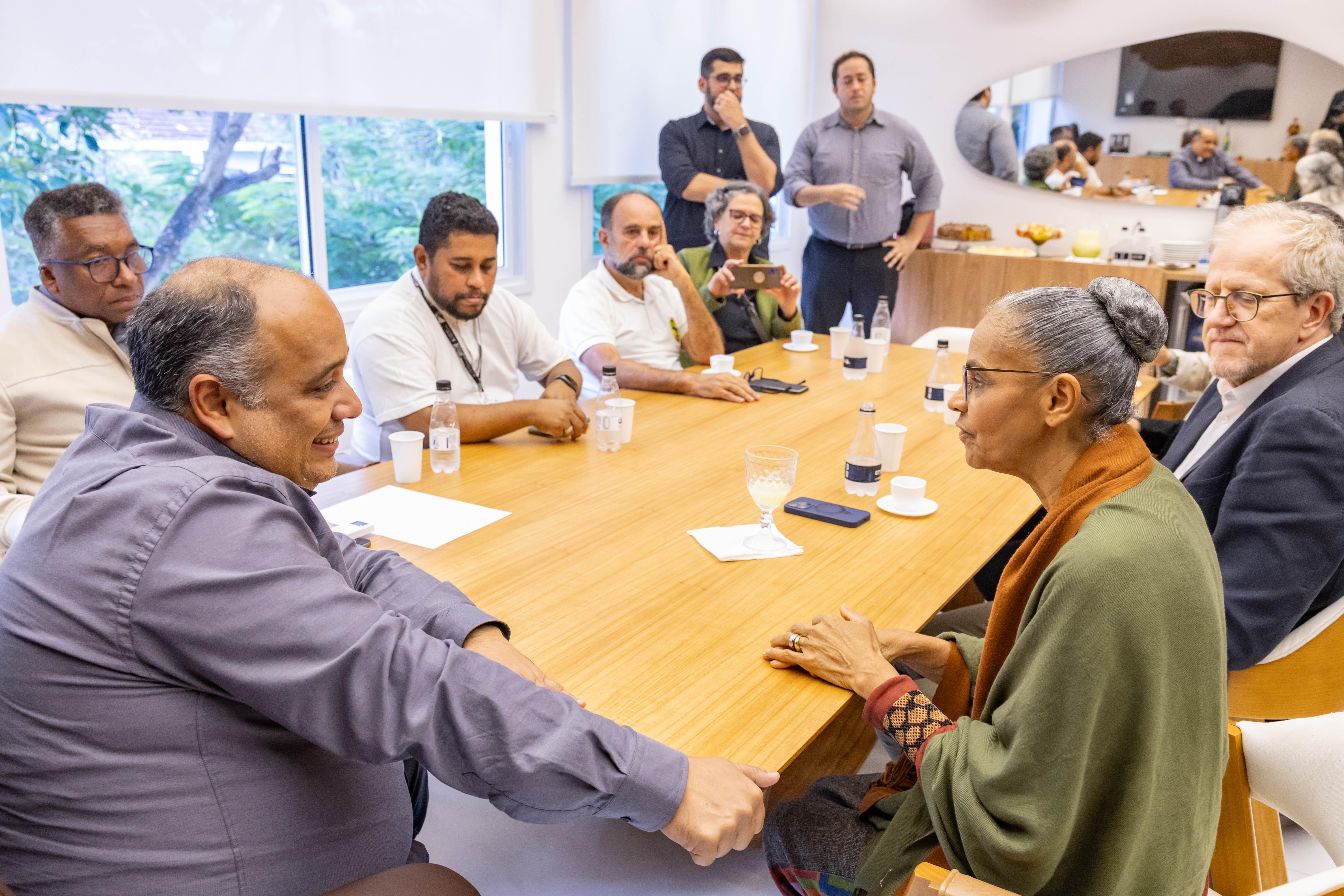 Marina Silva visita projetos sociais ligados ao Cristo Redentor