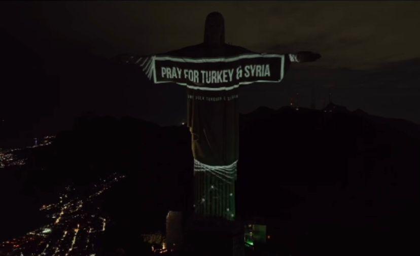 Santuário Cristo Redentor faz projeção pelas vítimas do terremoto na Turquia e na Síria