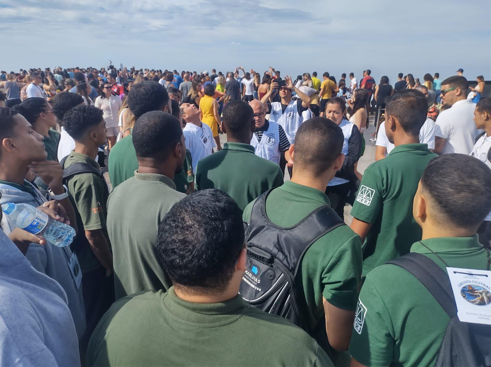 Jovens Mensageiros e Justiça pelos Jovens visitam o Santuário Cristo Redentor