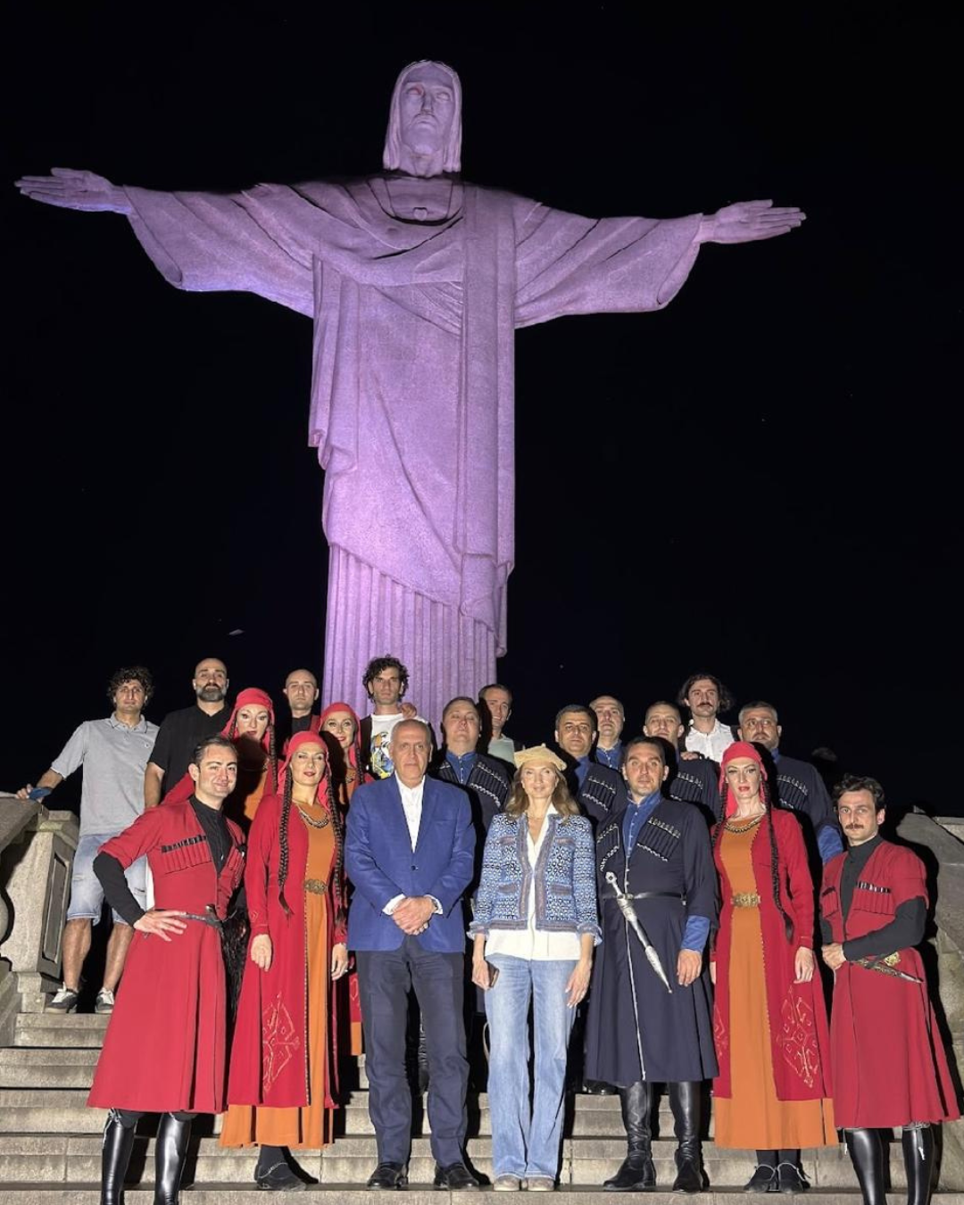 Conjunto Acadêmico Estadual de Música e Dança Folclórica da Geórgia “Rustavi” faz apresentação cultural no Santuário Cristo Redentor