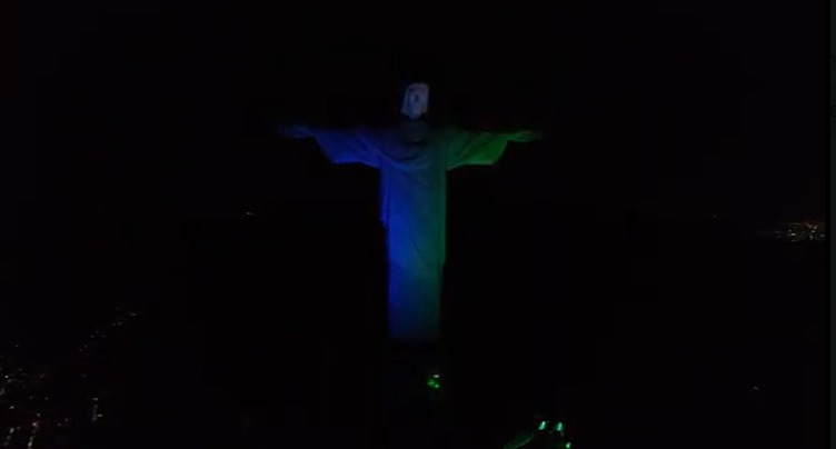 Cristo Redentor Iluminado em Verde e Azul
