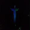 Cristo Redentor Iluminado em Verde e Azul