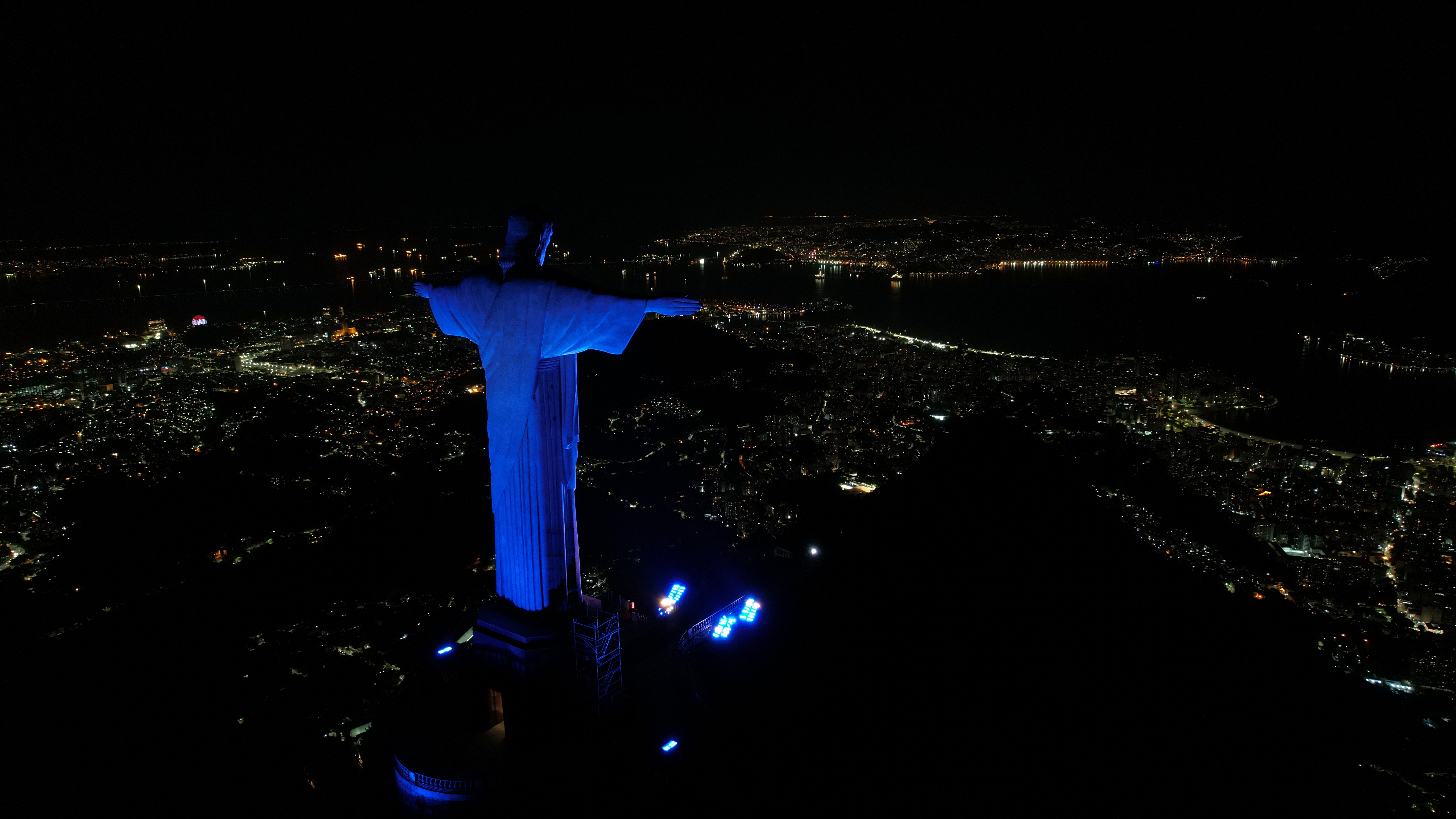 Marketing cristo redentor iluminacao do cristo redentor cristo redentor azul 4